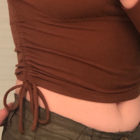 Active USA brown long sleeve, ruched front and cinched sides. - Picture 2 of 3